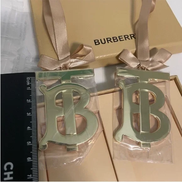 Burberry beauty gift charms set - Picture 6 of 10
